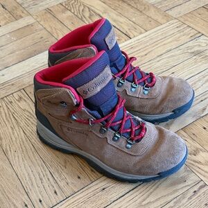 Columbia Women's Newton Ridge Plus Waterproof Amped, Elk/Mountain Red